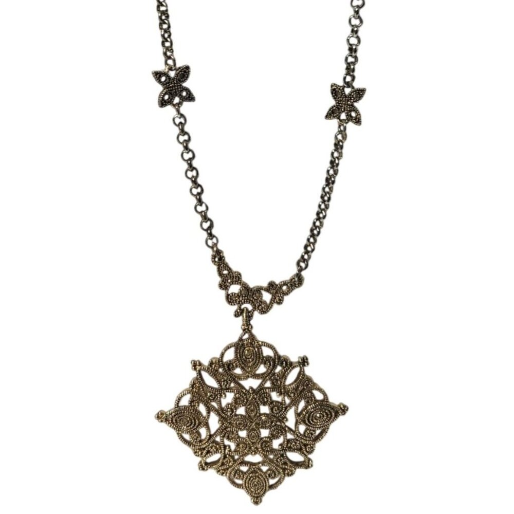 Elegant Gold Tone Butterfly Filigree Pendant Necklace Classic Fashion Jewelry